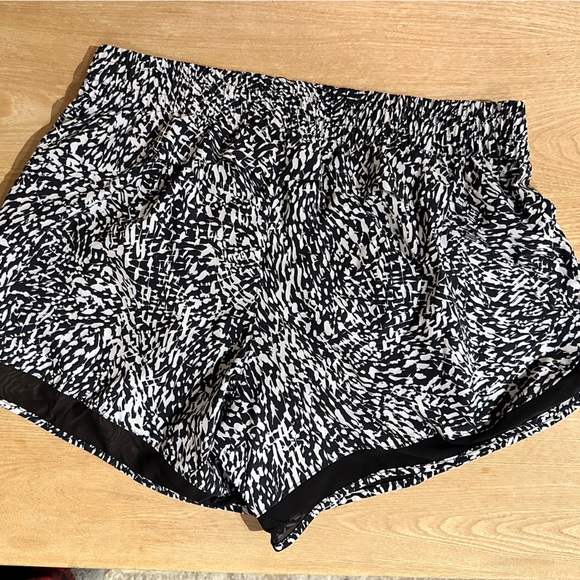 Athleta Racer Run Shorts - Picture 2 of 3